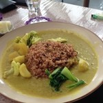  同僚二人はカレーを頼みました。