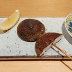 焼鳥 ひら野 - しいたけ　レモンを絞っていただく