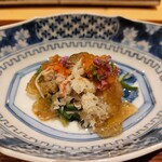 焼鳥 ひら野 - 松葉蟹とセリ和え 生姜のジュレ