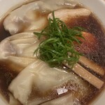 らぁ麺 麦造 - ワンタン醤油らぁ麺・黒1,080円