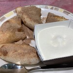 サイゼリヤ - ジェラート&シナモンプチフォッカ