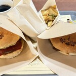 Botanical cafe KING-GOD - 料理写真:チリチーズバーガー ¥1,090 チーズバーガー¥990