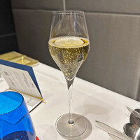 マレッタ - まずはシャンパンで乾杯します