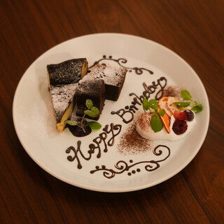 特別な日を華やかに演出する、お祝いプレートをご用意