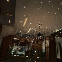 ザ タヴァン グリル＆ラウンジ - 