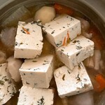 とうふ処　豆達人  - 鍋に入りました。