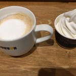 ドトールコーヒーショップ - カフェ・ラテとソフトクリーム
