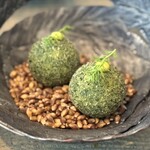 レヴォ - ・富山湾の白甘鯛と長芋のクロケットに、香草やノコギリ草