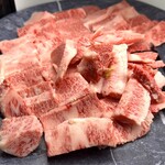 海鮮ブッフェダイニング 銀座八芳 - 黒毛和牛のカルビ。