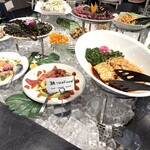 海鮮ブッフェダイニング 銀座八芳 - 前菜コーナー。
