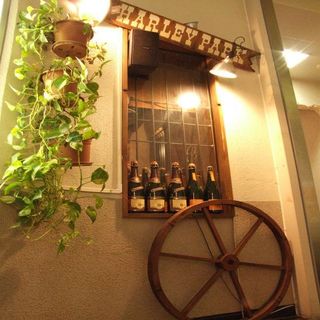 イタリアンダイニング カフェ ハーレーパーク - 階段途中には可愛らしいオブジェが♪
