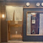 277642653 - 18時をまわると暖簾がかかる。