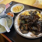 松花江飯店 - 黒い、黒すぎる