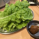 焼肉食堂 昭和商店 かね村 - サンチュ