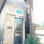 リストワールヤマモト - お店に見えない外観