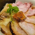 麦と麺助 - チャーシューすごい