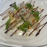 ラ・ベットラ・ダ・オチアイ ナゴヤ - ヒラメのカルパッチョ