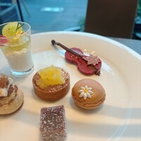 ポム・ダダン - 