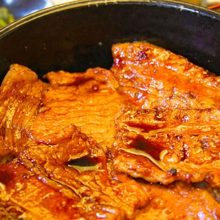 돼지 덮밥은 두꺼운 고기를 그물 구이!