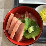 呑食里 - 料理写真:マグロ漬け丼(赤身と中トロ)
