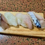 朝日鮨 - 鯵、イカ、松川カレイ、鯖