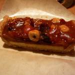 お茶とお菓子まやんち -  木の実とドライフルーツの生キャラメルタルト