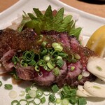 胡麻 セサミ - 和牛たたき風炙焼（本日のおすすめメニュー）