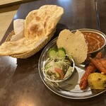 タージ・マハル - タンドリーセット全景。
エロエロとちゃんとしてるでせう？