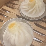 中国料理 成蹊 - 蟹の小籠包。熱々で皮破って流れ出すスープと黒酢の相性がたまらない。