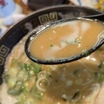 大砲ラーメン  - スープ　ちょっと骨粉はあるけど、これはこれで最高なスープ❗️