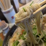 大砲ラーメン  - 極細麺リフトアップ❗️