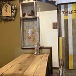 バナナカフェ - 店内外　手造り感が温かい