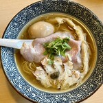 地鶏と金目鯛 中華そば 鶯 - 