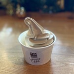 レイヤーカフェ - レイヤーソフトクリーム (黒糖 & 濃厚ミルク)