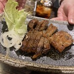 完全個室 食べ飲み放題 チーズ 肉バル Just MEET - 豚の揚げ焼き？初回のこれは美味しかった。おかわりは揚げ過ぎてた。