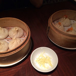 ジョーズ シャンハイ ニューヨーク  - 小籠包2種