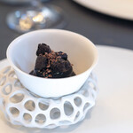 プレゼンテ スギ - 2024.12 Sugiのブラックサンダー（フォアグラ、栗、山栗、エスプレッソとアマゾンカカオのソース、ブラックココアクッキー、アマゾンカカオ）