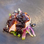 プレゼンテ スギ - 2024.12 コジュケイ蒸し焼き アライグマのミンチとソラマメ豆板醤と干し葡萄のソース 豆乳に勝浦産にがりを加えたおぼろ豆腐