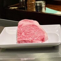 鉄板焼 やまおか - 焼く前のお肉
