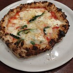 ピッツェリア ファッブリカ 1090 - チンクエ　フォルマッジョ（5種類のチーズ＋トマトソース）