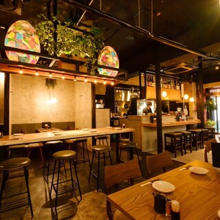 ゆったりと寛げる空間で、お食事や飲み会を楽しめる