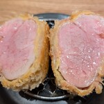 とんかつ成蔵 - シャ豚ブリアン。ヒレカツですけど脂が多い。