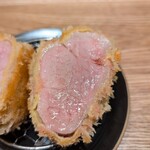 とんかつ成蔵 - 歯応えがヒレカツそのものです。だけど他店のヒレカツよりも脂が多い。