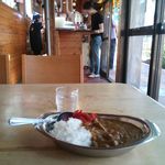 タロー軒 - 増築され立ち食いとテーブル席が半々となりました。