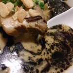 麺屋あごすけ -  焦げ感が強いマー油
