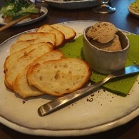 キッチンボンノ 桜木町 - 阿波美豚のリエット。バゲットも美味し。