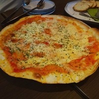 キッチンボンノ 桜木町 - 薄焼きピッツァ。