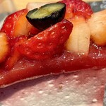 メゾン ド フルージュ - 苺のチーズケーキ　強い香りと、しっかりした果肉感