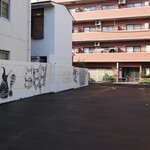 丿貫 - 行列場所の駐車場に待ち人なし