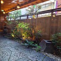 荒井屋 本店 - 門をくぐると別世界へ